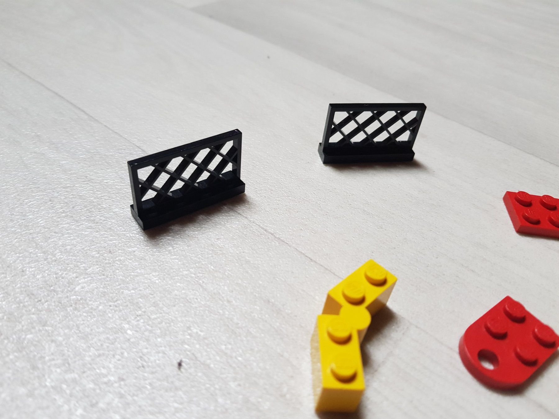 Lego Kit di costruzioni: Teile zu gelber Burg 375 – Usato da Hausen am Albis venduto da RoBrixX 1