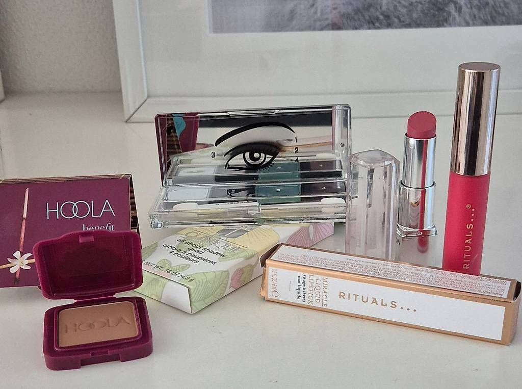 Make-up: Neues Make-up zu verschenken, Lippenstift, Lidschatten – Usato da St. Erhard venduto da Saskia0 1
