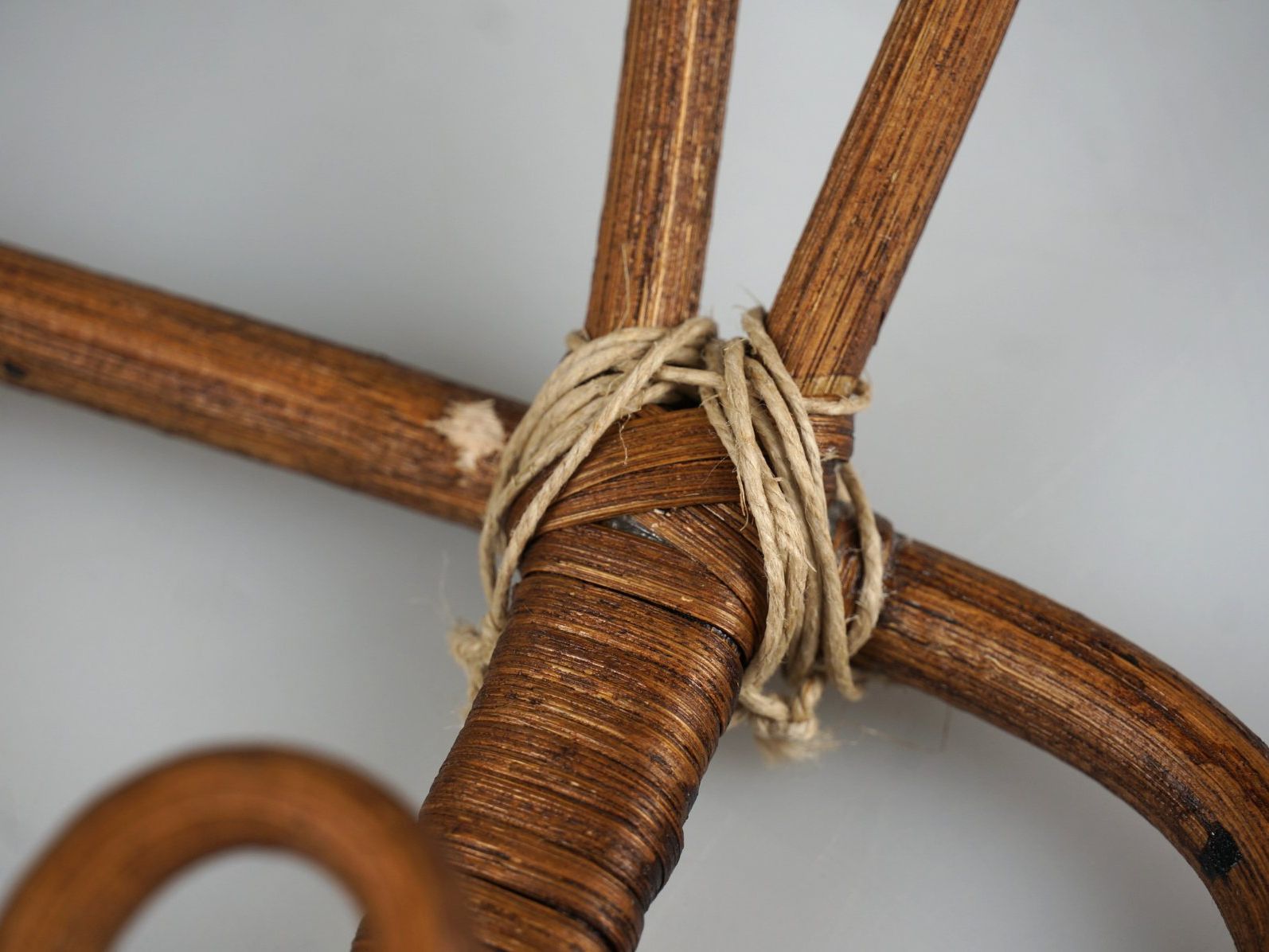 Garderobe: Rattan Hakenleiste – Gebraucht aus Rüti ZH von Restwert_Rueti_ZH 5