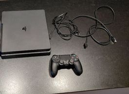 Sony PlayStation 4 Konsole mit Controller und Kabeln