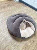 Tierbett rund geschlossen grau Groesse M gut erhalten