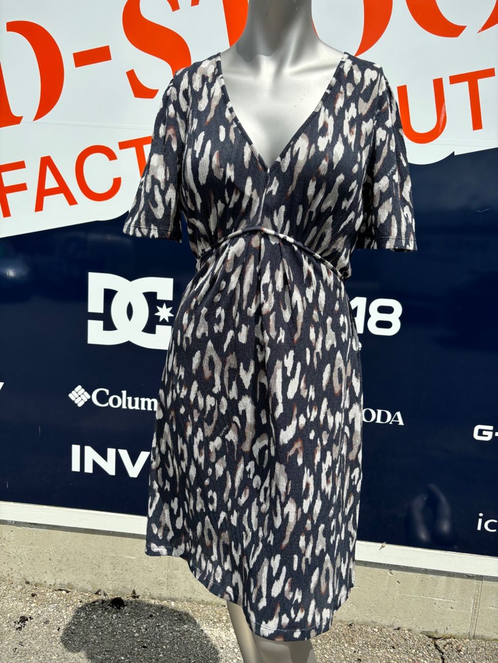 Vestiti: Robe Kaporal Femmes Taille S – Nuovo e nell'imballaggio originale da Orbe venduto da D-stockFactory-Orbe