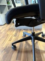 Ergonomischer Bürostuhl / Drehstuhl mit Netzrücken & Armlehn