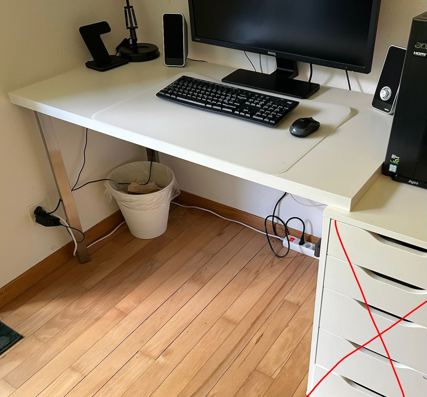 Ikea Schreibtische: GRATIS: Schreibtisch Ikea – Gebraucht aus Bern von xen_s2sl