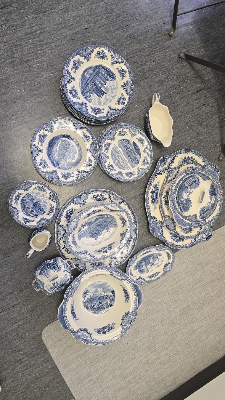 Geschirrsets: John son Bros England porsulan – Gebraucht aus Pieterlen von sal_fd6z