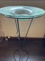 Glas Schale auf Ständer