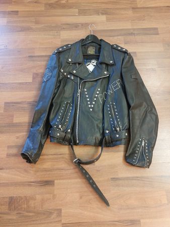 Biker Lederjacke schwarz mit Nieten Motiv Grösse XL