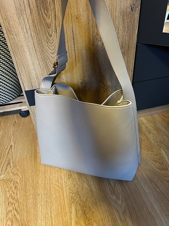 Borse da donna: Schöne Handtasche zu verkaufen – Usato da Gattikon venduto da salomefrehner