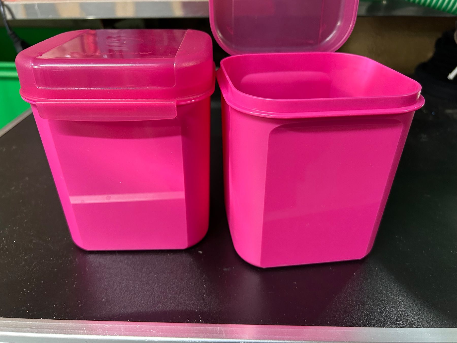 Tupperware Contenitori & Simili: 2 Tupperwarebehälter rosa – Usato da Obergösgen venduto da Andre118