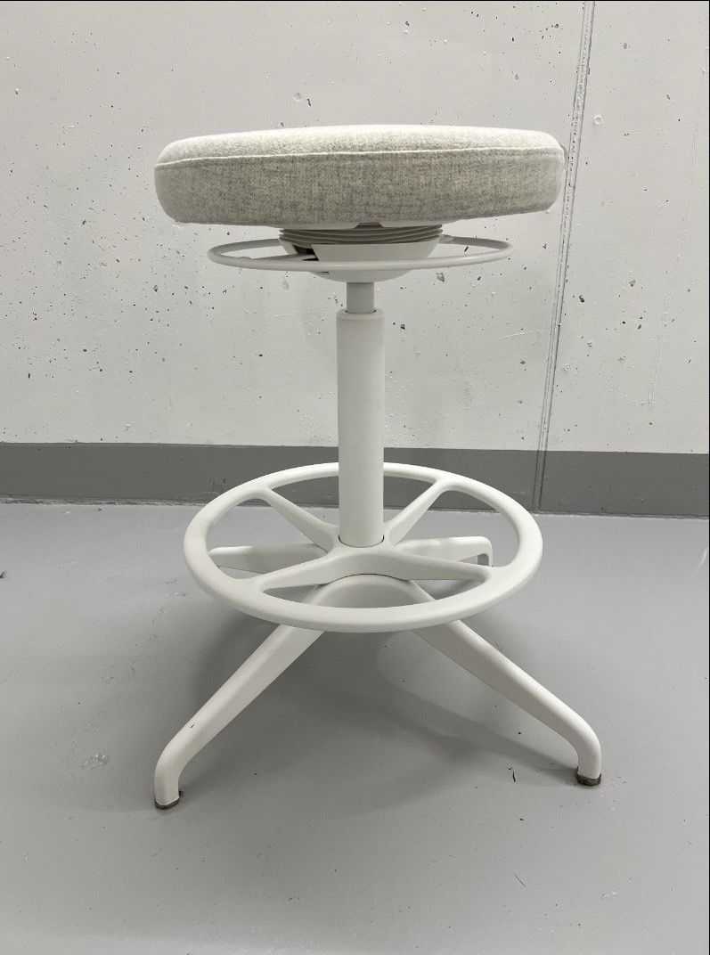 Ikea Sgabelli: IKEA Moderner Hocker weiss – Usato da Zürich venduto da Tinu_85