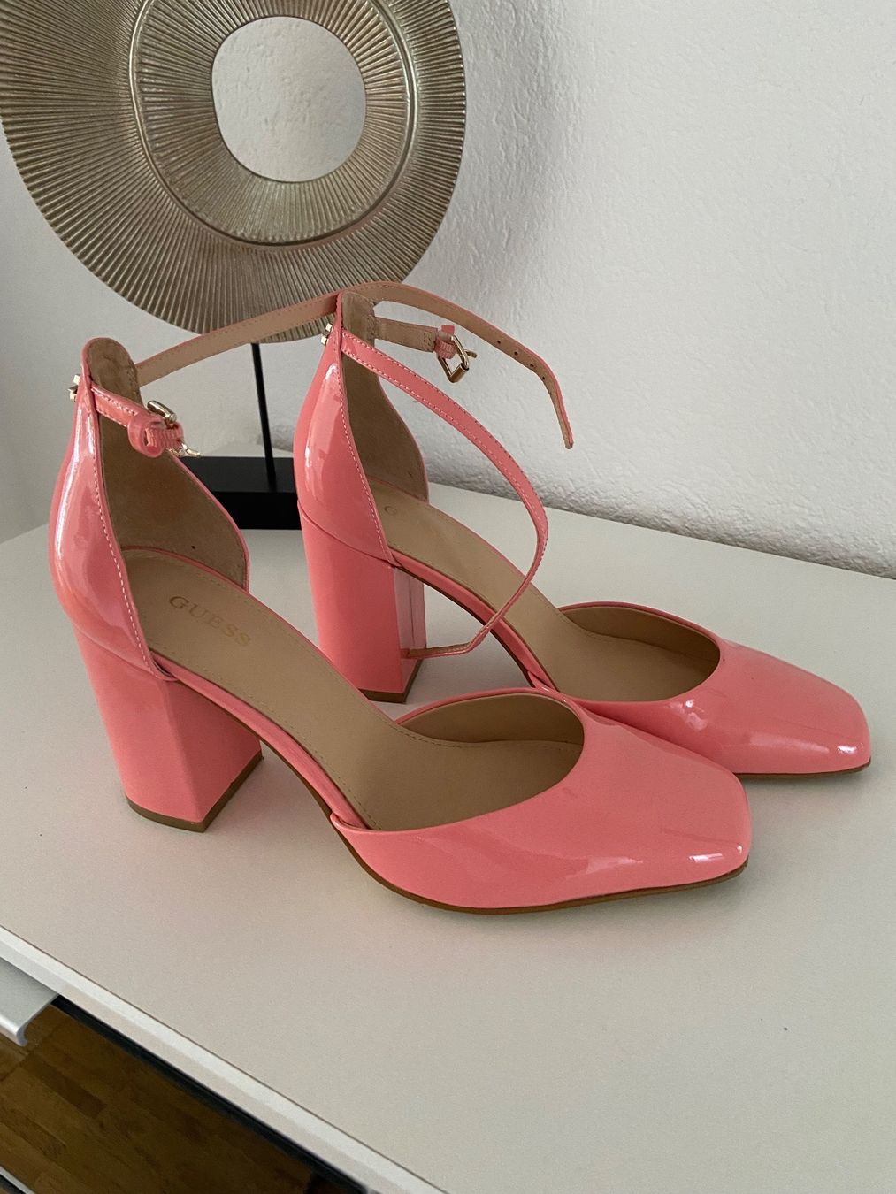 Guess Chaussures femmes: Guess Pumps – D'occasion à Bülach par kittygismo