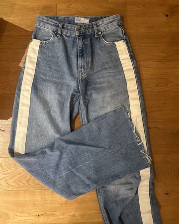 BERSHKA STRAIGHT WIDE LEG JEANS - 34