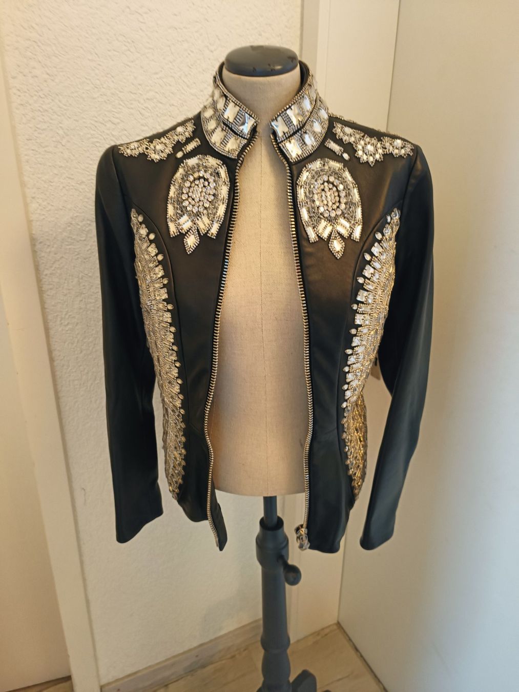 Philipp Plein Giacche: Philipp Plein Lederjacke Grösse S mit Swarovsky – Usato da Winterthur venduto da style-and-design.zrh