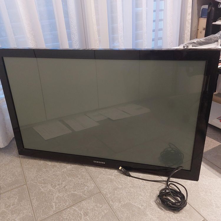 TV Samsung PS42C450 mit hochwertiger Wandhalterung (Gebraucht) in ...