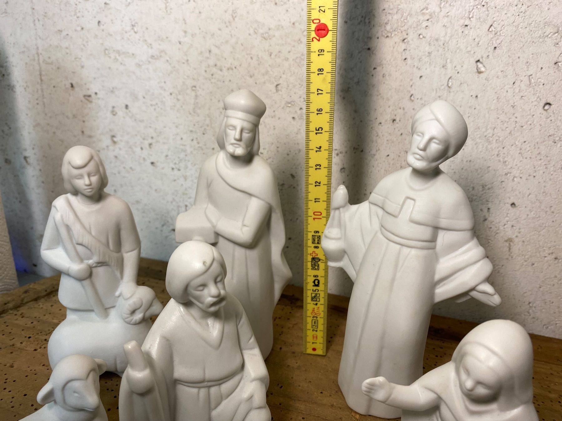 Alle Dekorationen: Weihnachtskrippe / Set Keramik-Figuren weiss 9-teilig – Gebraucht aus Luzern von altwarenhandel 4
