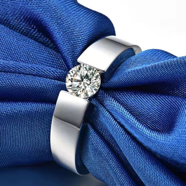 Anelli: Eleganter Ring mit weissem Stein, 925 versilbert Gr. 8 – Nuovo (secondo la descrizione) da Grenchen venduto da maretop 2