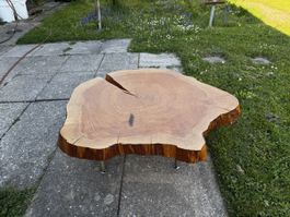 Einzigartiger Couchtisch aus Baumscheibe, Massivholz!