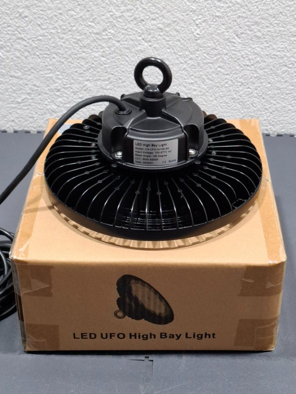 Lampade: Lampe LED UFO High Bay 100 W – Nuovo e nell'imballaggio originale da Villars-Ste-Croix venduto da pau_8fls 1