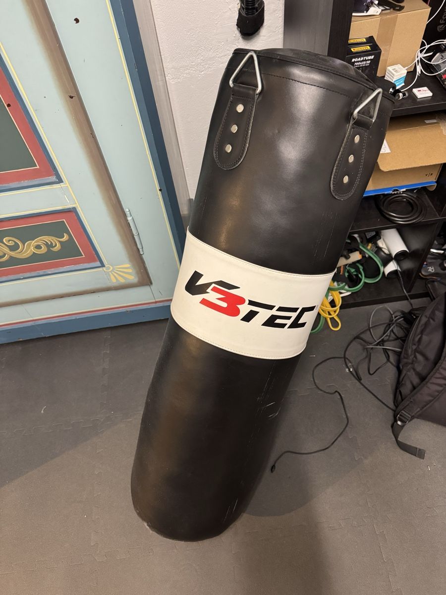 Sacchi da boxe: Boxsack inkl. 2 Paar Boxhandschuhe – Usato da Berg SG venduto da cil_p8z9