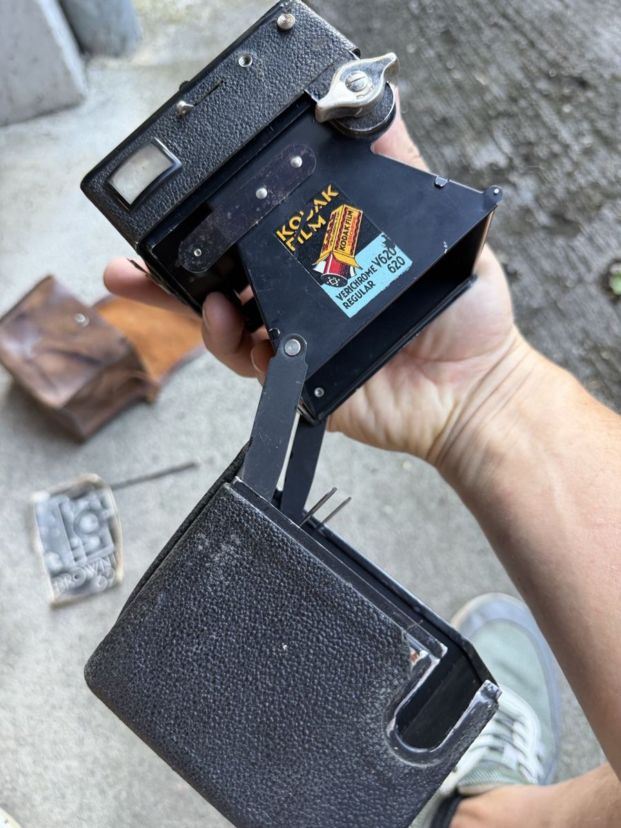 Kodak Kamera: Kodak Brownie 620 Kamera mit Ledertasche  – Defekt aus Lyss von nekoreh 3