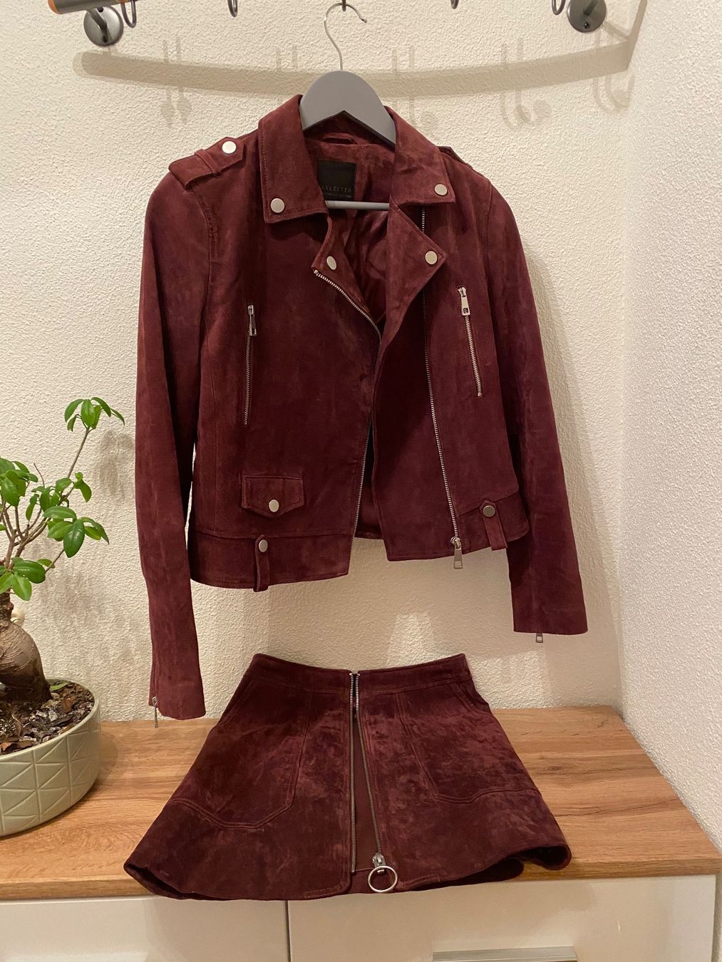 Completi & Tailleur: Wildleder Kostüm Gr. 42 / S – Usato da Weinfelden venduto da Kud 1