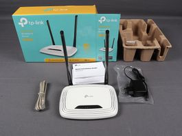 TP-LINK 300 Mbps Wireless N Router TL-WR841N
