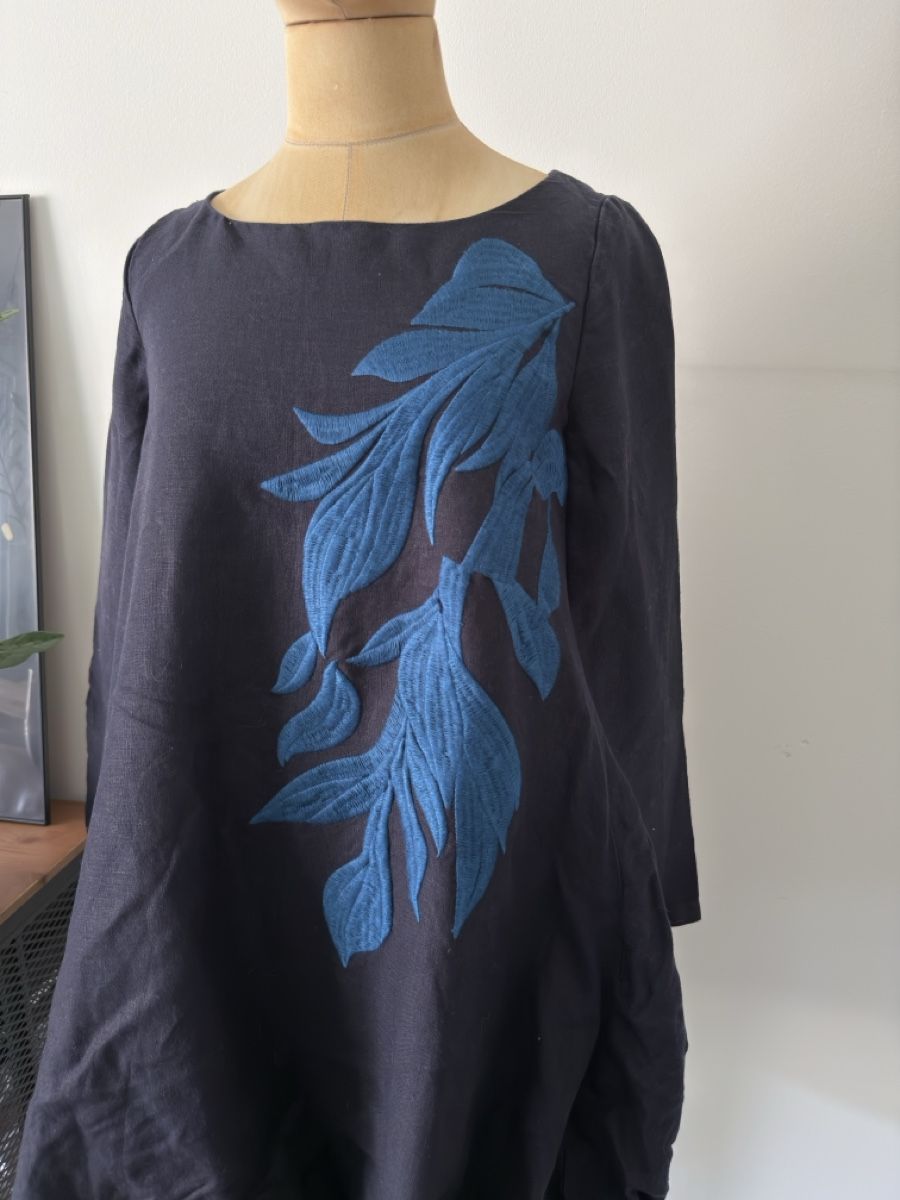 Vestiti: Leinen Kleid bestickt Oversize Dunkelblau, Gr. S – Usato da Lugano venduto da rebecca.wardrobe 1