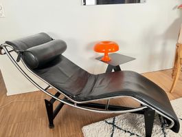 Liege LC4 Le Corbusier Replica