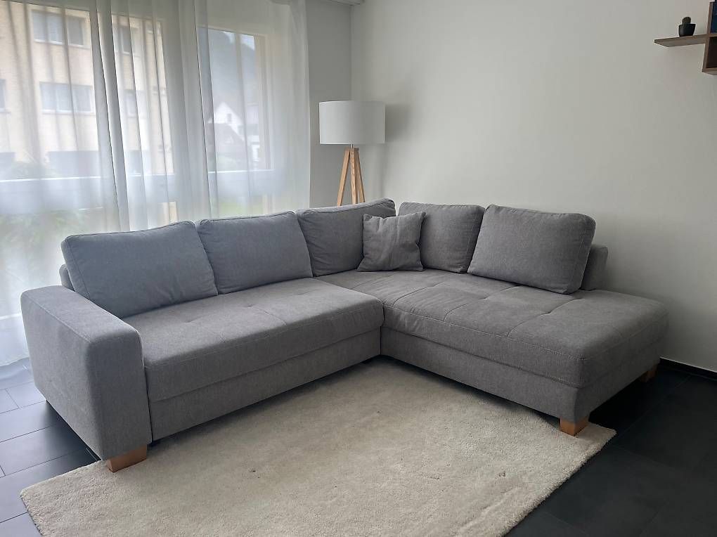 Divani: Ecksofa Hellgrau – Usato da Buttikon SZ venduto da aleschubi