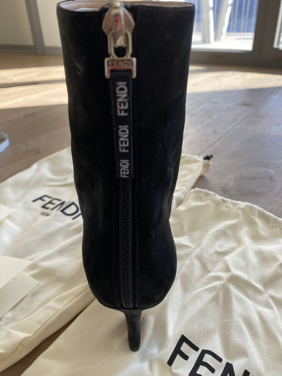 Fendi Scarpe da donna: Bottines  Fendi en daim noir taille 38 – Usato da Champlan venduto da Ger77 2