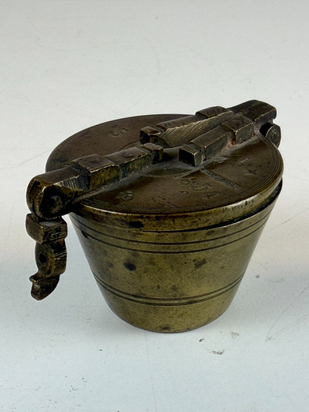 Bilance e pesi: Antike Gewichts­pyramide aus Messing – 1854 – Usato da Basel venduto da IRMAundFRED 1