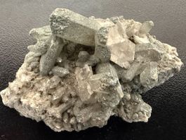Bergkristall mit Chloritüberzug (2.11.)