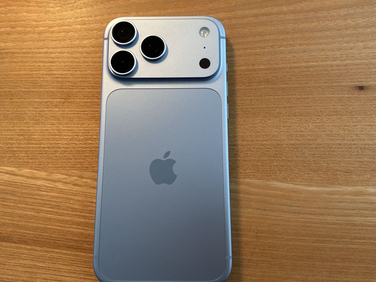 Apple Handys / Smartphones: Apple iPhone 18 Pro Max blau inklusive TechWoven Case neu – Gebraucht aus Adligenswil von vogelhmv 7