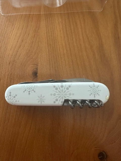 Victorinox Couteaux de poche: Explorer White Christmas Special Edition 2017 – Neuf avec emballage d'origine à Pringy par Toyotafj 2