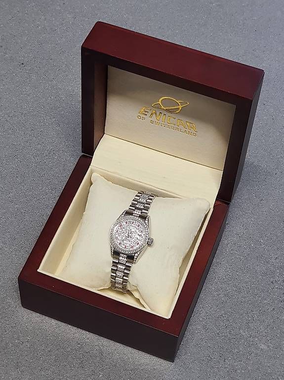 Orologi: ENICAR Date Automatic Lady 778.50.40 – Usato da Hünenberg venduto da Rzirkon 4