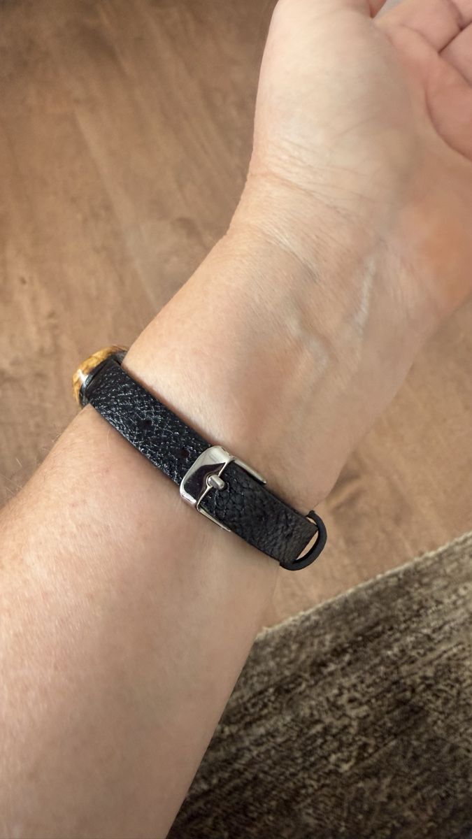 Bracciali & Braccialetti: Armband: Malerischer Bernstein auf Leder – Nuovo e nell'imballaggio originale da Ebikon venduto da elischka 2