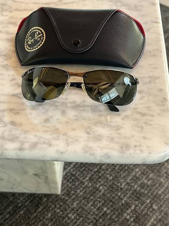 Lunettes & Verres: Vendo occhiali da sole Ray Ban  – D'occasion à Vairano par lan_j8jn