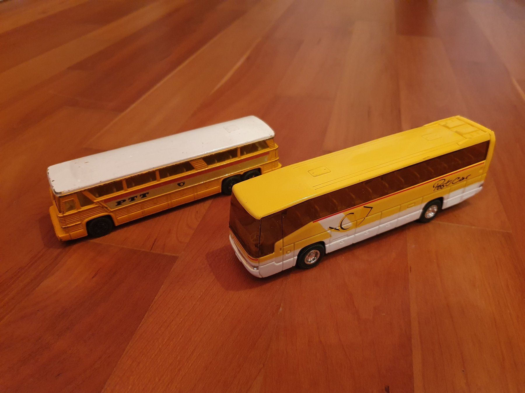 Spielzeuge: Corgi und Welly Busse Reisecar Postauto – Gebraucht aus Triesen von platzproblem1