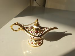 Dekorative Wunderlampe goldfarben mit Verzierungen, Aladin 