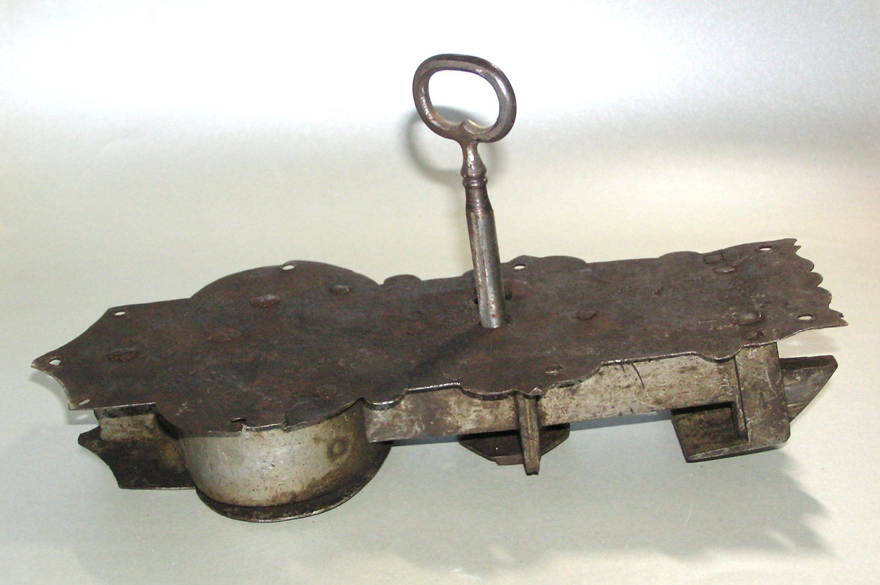 Lucchetti: Antikes Türschloss geschmiedet – Usato da Grenchen venduto da Antique-hunter