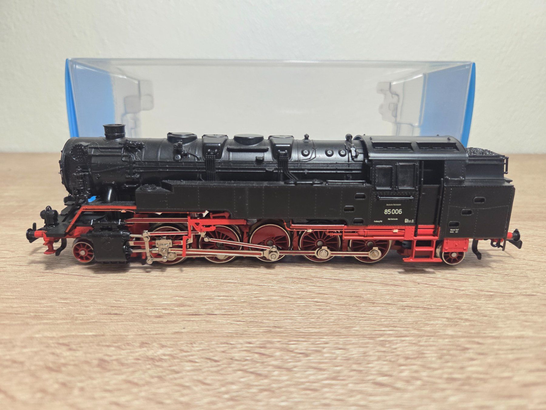 Märklin Modellini di ferrovie: Märklin 3308 Dampflok BR 85 DR H0 – Usato da St-Aubin-Sauges venduto da Lo_Go