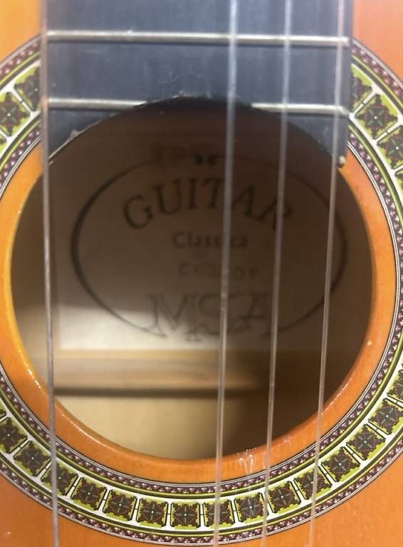 Musikinstrumente: Gitarre – Gebraucht aus Busswil TG von Federbaum456 1
