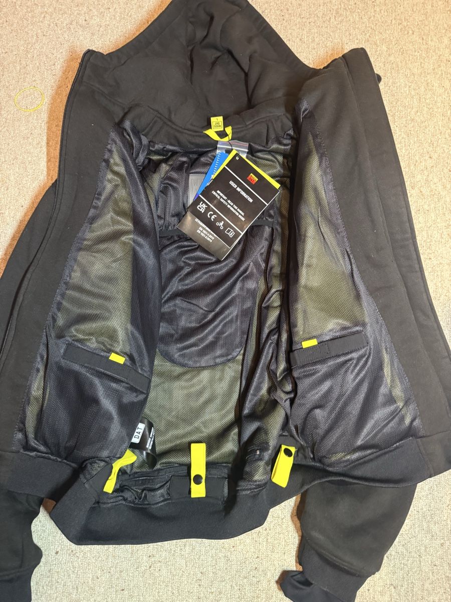 Giacche: Motorrad hoodie mit Protektoren – Nuovo e nell'imballaggio originale da Schlatt TG venduto da S.aebi03 1