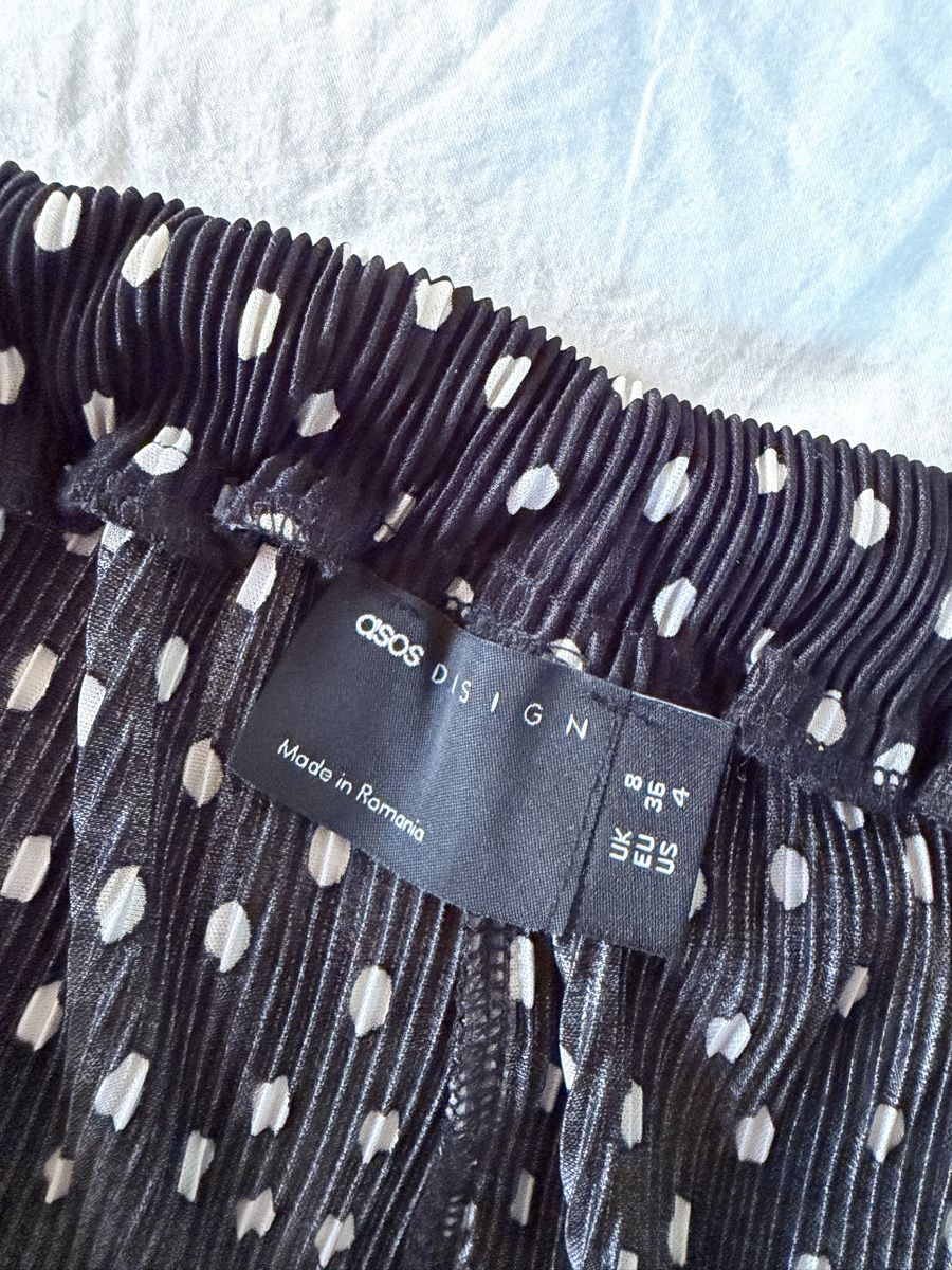 Pantaloni: Black Polka Dot Pleated Culottes – Usato da Zürich venduto da BettinaMarie2308 2
