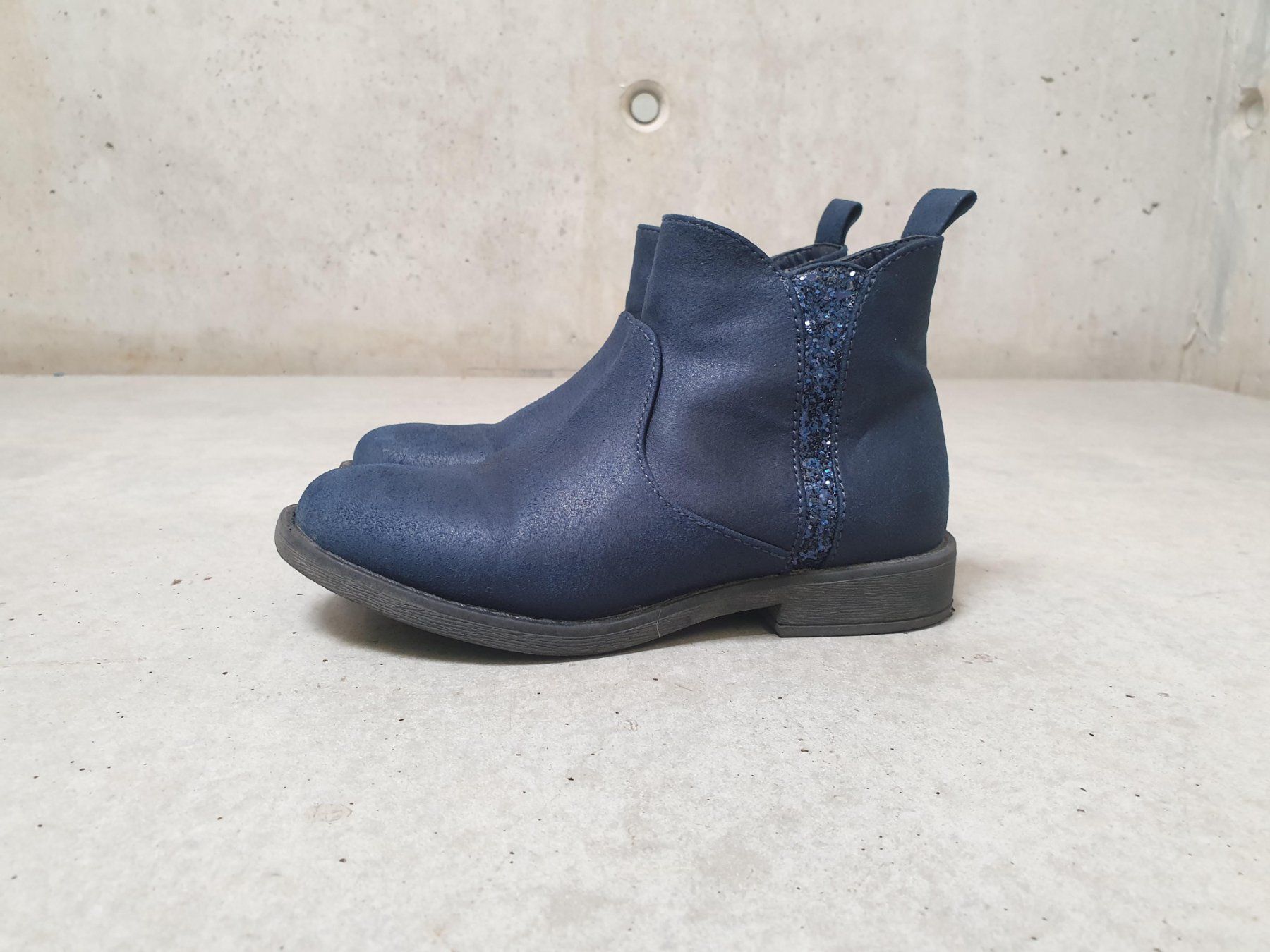 Schuhe für Mädchen: Bottines bleu marine, fille, taille 30 – Gebraucht aus Fribourg von fripons 2