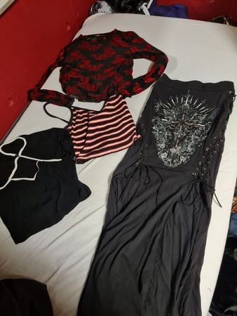 3 Tops , 1 langer alternativer Rock
