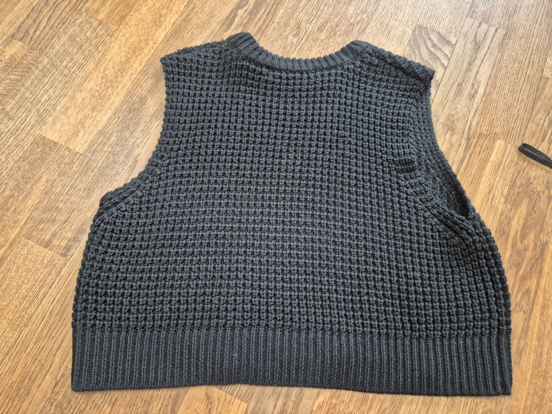 Gilet & Giacche senza maniche: Black knitted vest – Usato da Zürich venduto da monadiederich 1
