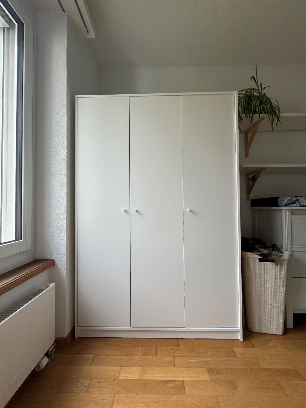 Ikea Armadi: Weisser Kleider Schrank – Usato da Zürich venduto da sof_gx2f