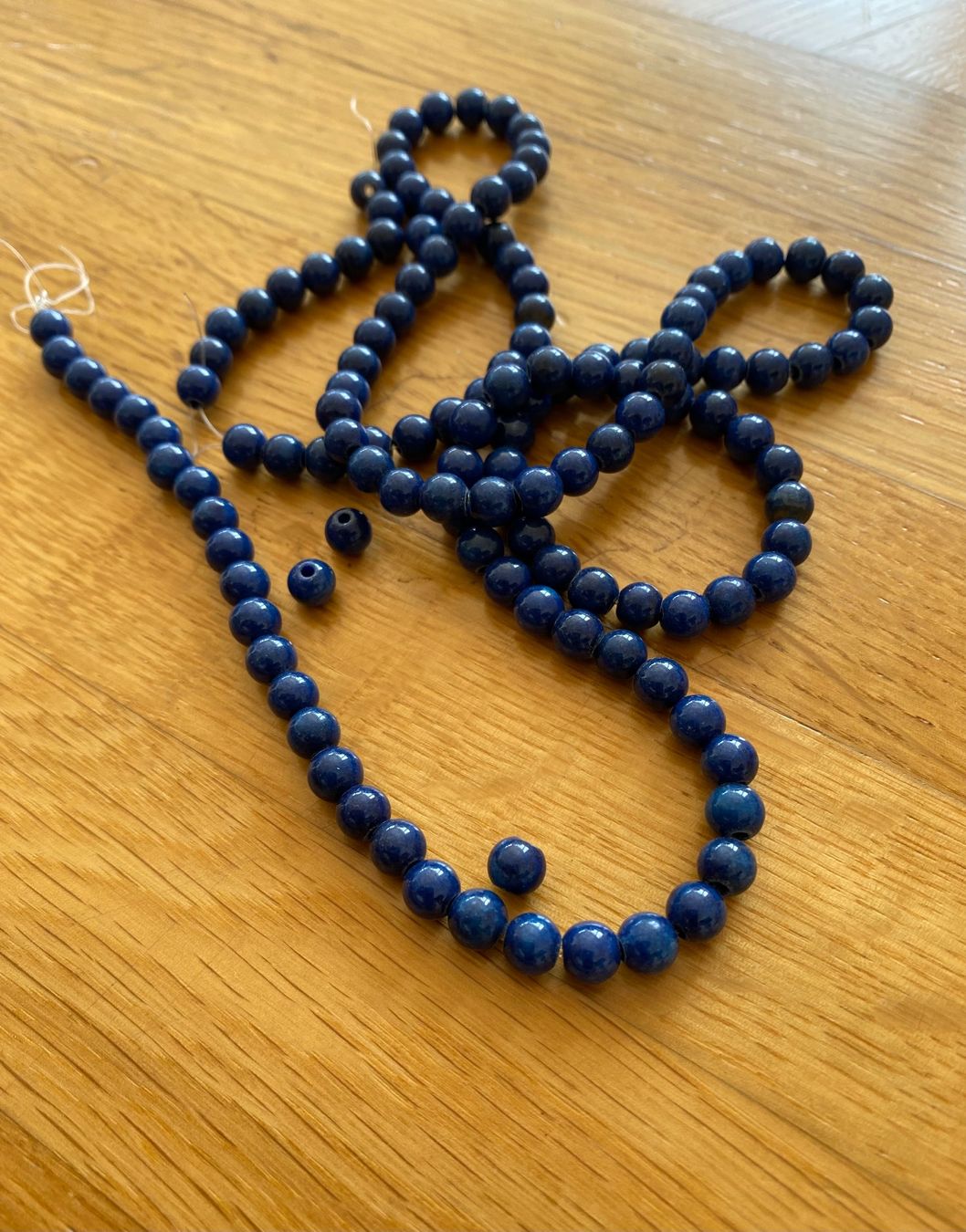 Perles (synthétiques): Blaue Perlen Kette – D'occasion à Dottikon par 6571 1