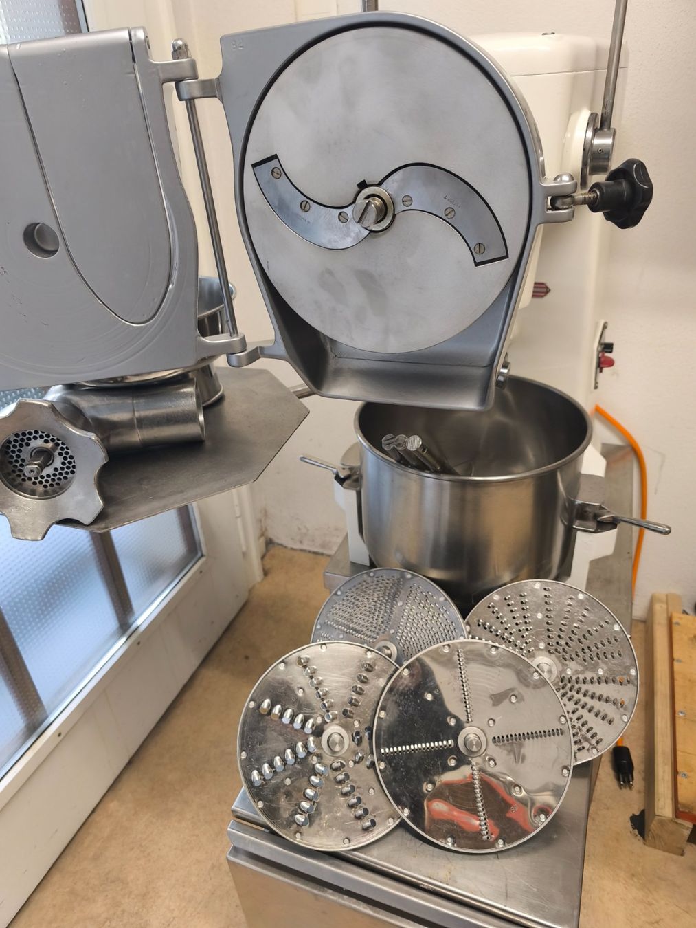 Lips Elettrodomestici da cucina: Lips Junior mit Gemüseschneider Pasevite Fleischwolf – Usato da Lengnau BE venduto da turbostef 5